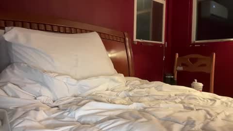 Snapshot of madibaby999 chatting on 11-19-25, 01:16 madibaby999 online show from 11-19-25, 01:16