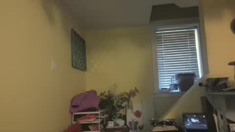 Snapshot of madie_ray chatting on 12-21-25, 07:21 Madie Ray online show from 12-21-25, 07:21