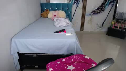 Snapshot of madinsoncopper chatting on 11-19-25, 12:54 madinsoncopper online show from 11-19-25, 12:54