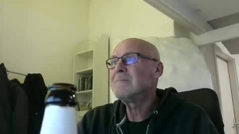 madio1187940 online show from 12-15-25, 04:11