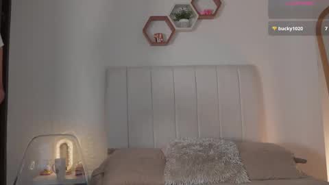 Valentina   1030   530  -  online show from 05-21-26, 06:09