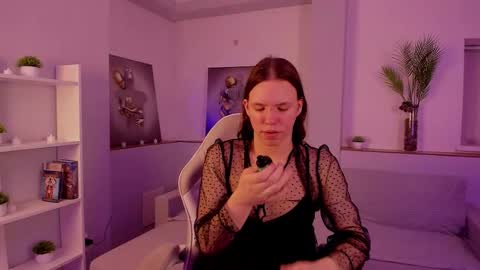 Snapshot of madison_mongomeri chatting on 12-15-25, 03:11 Medison online show from 12-15-25, 03:11