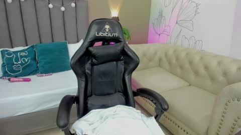 M A D I S O N online show from 04-07-26, 07:47