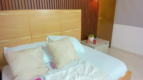 M A D I S O N online show from 04-18-26, 02:15