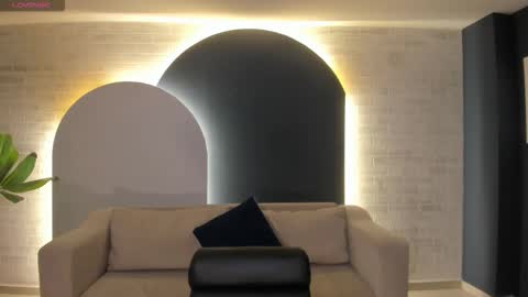 Maddi Collins online show from 03-08-26, 11:14