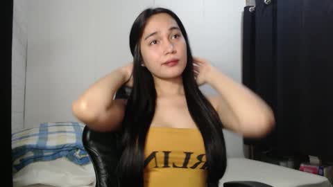 Snapshot of madisonfoxy chatting on 10-30-25, 05:53 Madison Fox online show from 10-30-25, 05:53