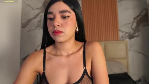 Snapshot of madisonsanford chatting on 10-26-25, 07:47 thumbs up thx you so much MODEL INDEPENDENT online show from 10-26-25, 07:47