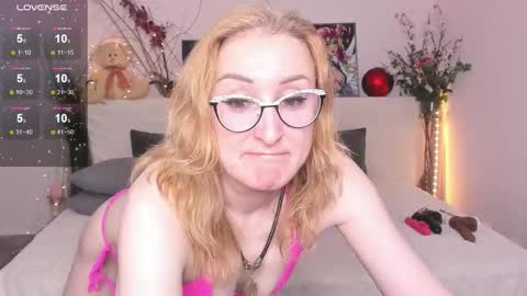 Snapshot of madissonkiss chatting on 11-15-25, 01:03 Madisson online show from 11-15-25, 01:03