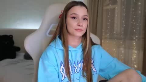 Snapshot of madissson chatting on 03-04-25, 05:34 Madi Soon online show from 03-04-25, 05:34