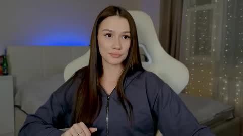 Snapshot of madissson chatting on 10-27-25, 05:28 Madi Soon online show from 10-27-25, 05:28