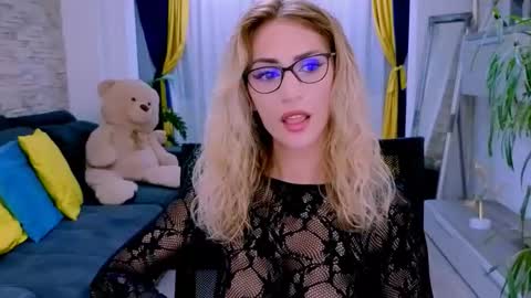 Madye Roberts online show from 10-23-25, 09:35