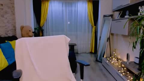 Madye Roberts online show from 11-24-25, 11:48