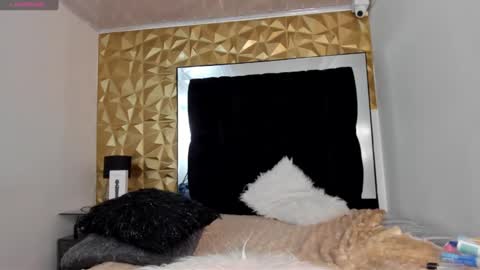 MAEE ANGELS online show from 03-11-25, 10:53