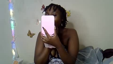 Maee online show from 11-18-25, 06:56