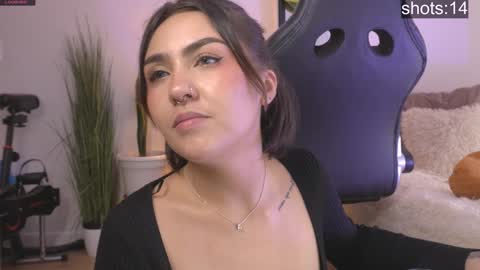 Maeve  schedule 11 am- 530 pm colombia time  online show from 12-24-24, 07:55