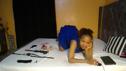 Snapshot of maepot chatting on 10-27-25, 05:17 PENDO AND VIV online show from 10-27-25, 05:17