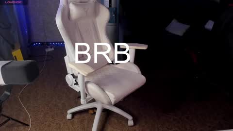 Maevee online show from 02-19-25, 11:06