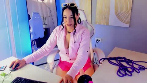 Maria Fernanda online show from 11-18-25, 09:08