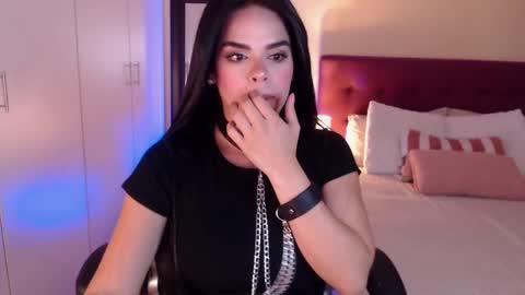 Snapshot of mafer_meow chatting on 02-17-25, 03:15 Mafer Flor online show from 02-17-25, 03:15