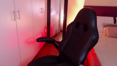 Snapshot of mafer_meow chatting on 03-11-25, 07:14 Mafer Flor online show from 03-11-25, 07:14