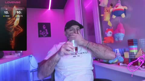 Snapshot of magabear chatting on 02-03-25, 04:14 Magabear online show from 02-03-25, 04:14