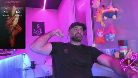 Snapshot of magabear chatting on 02-05-25, 02:40 Magabear online show from 02-05-25, 02:40