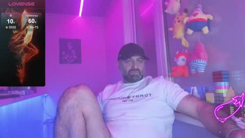 Snapshot of magabear chatting on 02-05-25, 04:25 Magabear online show from 02-05-25, 04:25