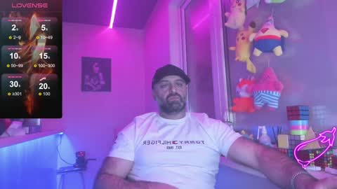 Snapshot of magabear chatting on 02-07-25, 09:04 Magabear online show from 02-07-25, 09:04