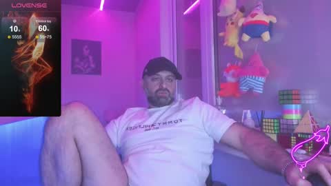 Snapshot of magabear chatting on 02-16-25, 10:43 Magabear online show from 02-16-25, 10:43