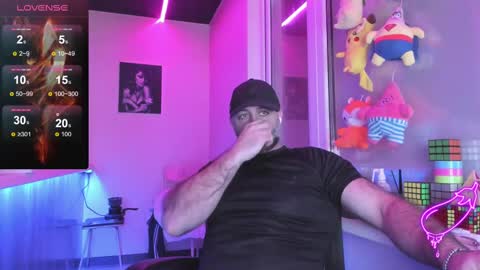 Snapshot of magabear chatting on 02-19-25, 08:33 Magabear online show from 02-19-25, 08:33