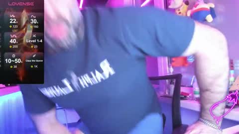 Snapshot of magabear chatting on 02-23-25, 09:05 Magabear online show from 02-23-25, 09:05