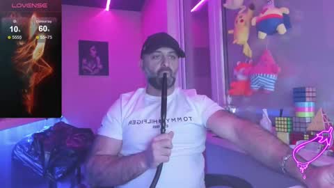 Snapshot of magabear chatting on 02-28-25, 09:33 Magabear online show from 02-28-25, 09:33