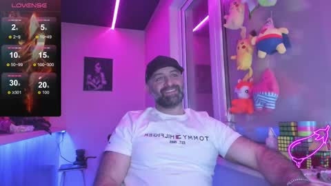 Snapshot of magabear chatting on 03-08-25, 09:39 Magabear online show from 03-08-25, 09:39