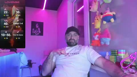 Snapshot of magabear chatting on 03-12-25, 09:55 Magabear online show from 03-12-25, 09:55