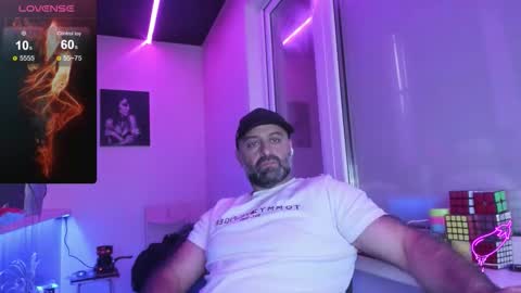 Snapshot of magabear chatting on 09-09-25, 09:09 Magabear online show from 09-09-25, 09:09