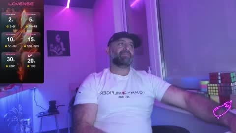 Snapshot of magabear chatting on 09-11-25, 10:10 Magabear online show from 09-11-25, 10:10