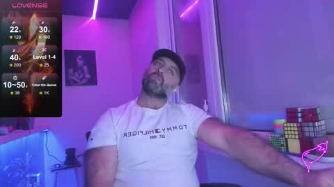 Snapshot of magabear chatting on 09-13-25, 08:19 Magabear online show from 09-13-25, 08:19