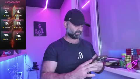 Snapshot of magabear chatting on 09-16-25, 07:15 Magabear online show from 09-16-25, 07:15