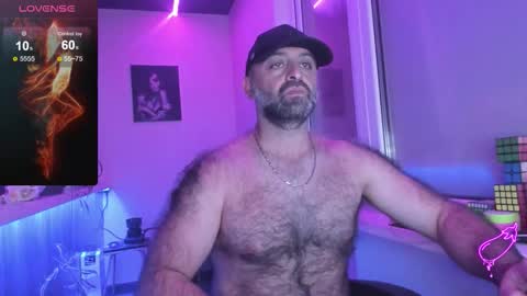 Snapshot of magabear chatting on 09-25-25, 09:18 Magabear online show from 09-25-25, 09:18