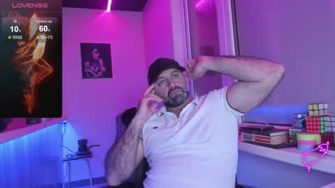 Snapshot of magabear chatting on 09-29-25, 07:30 Magabear online show from 09-29-25, 07:30