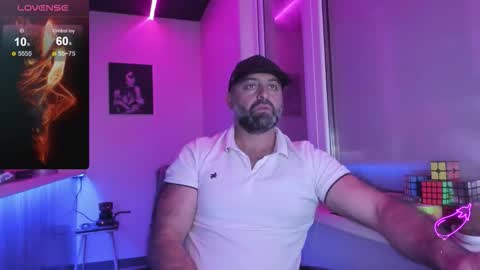 Snapshot of magabear chatting on 10-05-25, 09:29 Magabear online show from 10-05-25, 09:29