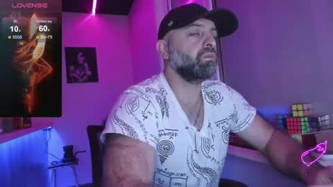 Snapshot of magabear chatting on 10-05-25, 10:29 Magabear online show from 10-05-25, 10:29