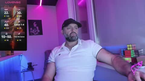 Snapshot of magabear chatting on 10-06-25, 10:56 Magabear online show from 10-06-25, 10:56