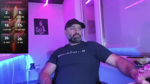 Snapshot of magabear chatting on 11-10-25, 11:42 Magabear online show from 11-10-25, 11:42