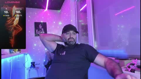 Snapshot of magabear chatting on 11-17-25, 08:25 Magabear online show from 11-17-25, 08:25