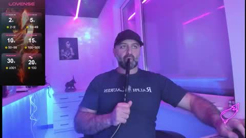 Snapshot of magabear chatting on 11-23-25, 08:41 Magabear online show from 11-23-25, 08:41