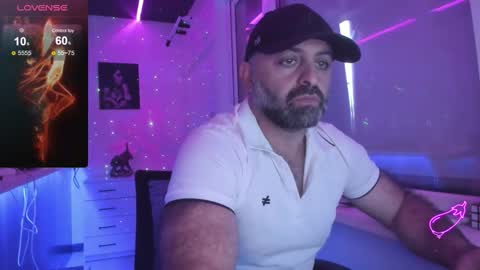 Snapshot of magabear chatting on 11-25-25, 10:26 Magabear online show from 11-25-25, 10:26