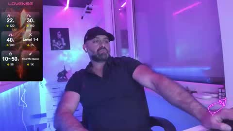 Snapshot of magabear chatting on 11-25-25, 11:05 Magabear online show from 11-25-25, 11:05