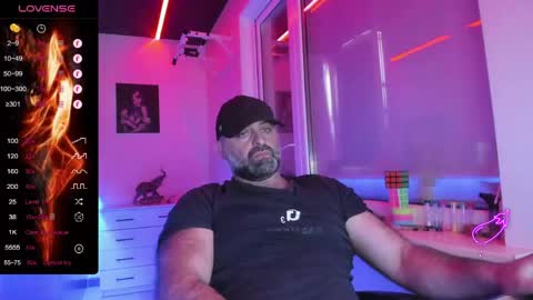 Snapshot of magabear chatting on 04-16-26, 10:05 Magabear online show from 04-16-26, 10:05