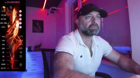 Snapshot of magabear chatting on 05-17-26, 08:12 Magabear online show from 05-17-26, 08:12